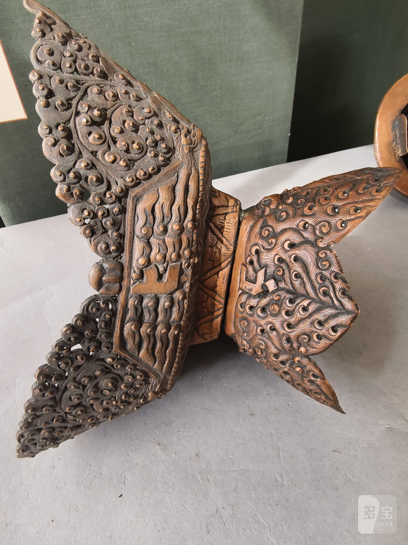 A COPPER EMBOSSED KAPALA WITH COVER ON STAND - 图13